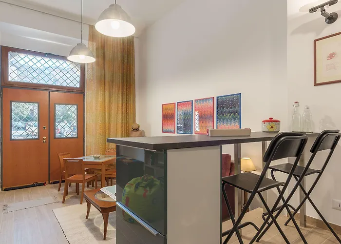 Guesthost - Monti Artistic Flat * Rom