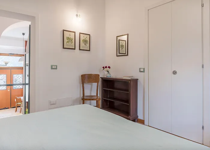 Guesthost - Monti Artistic Flat Apartment Rom