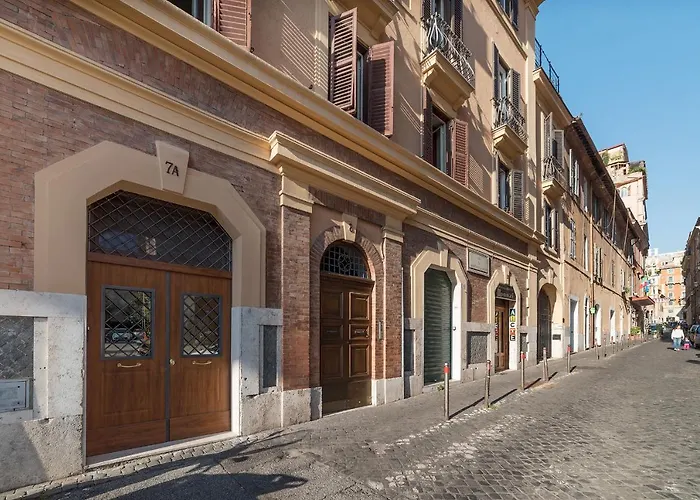 Guesthost - Monti Artistic Flat Rom