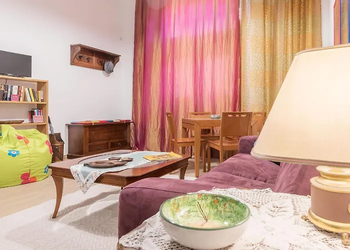 Guesthost - Monti Artistic Flat * Rom